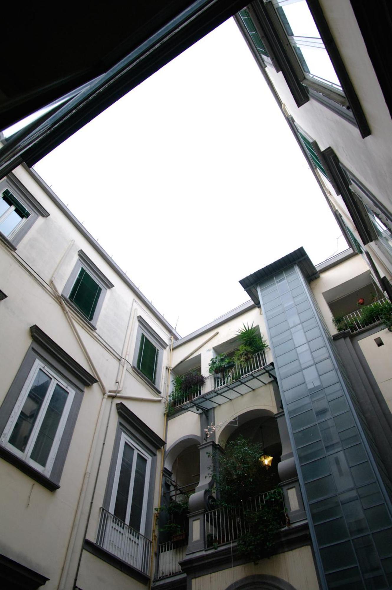 B&B Napoli Plebiscito Buitenkant foto